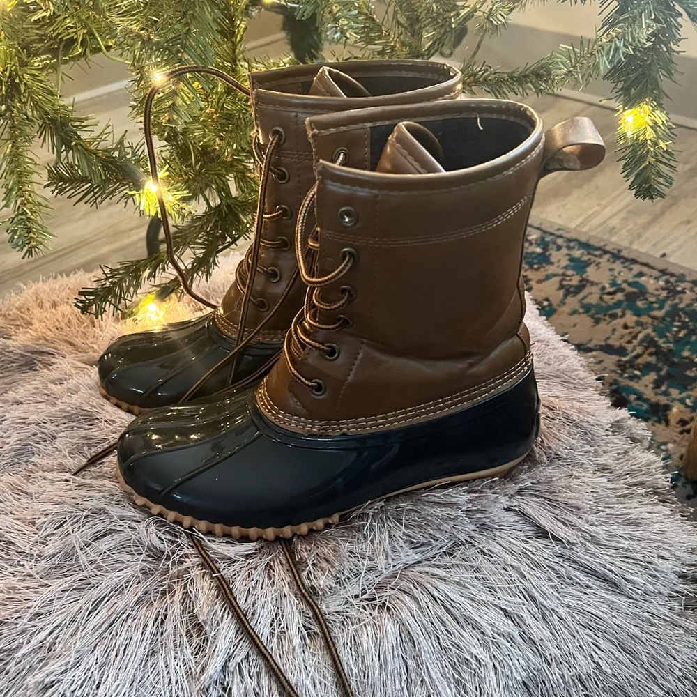 Duck boots